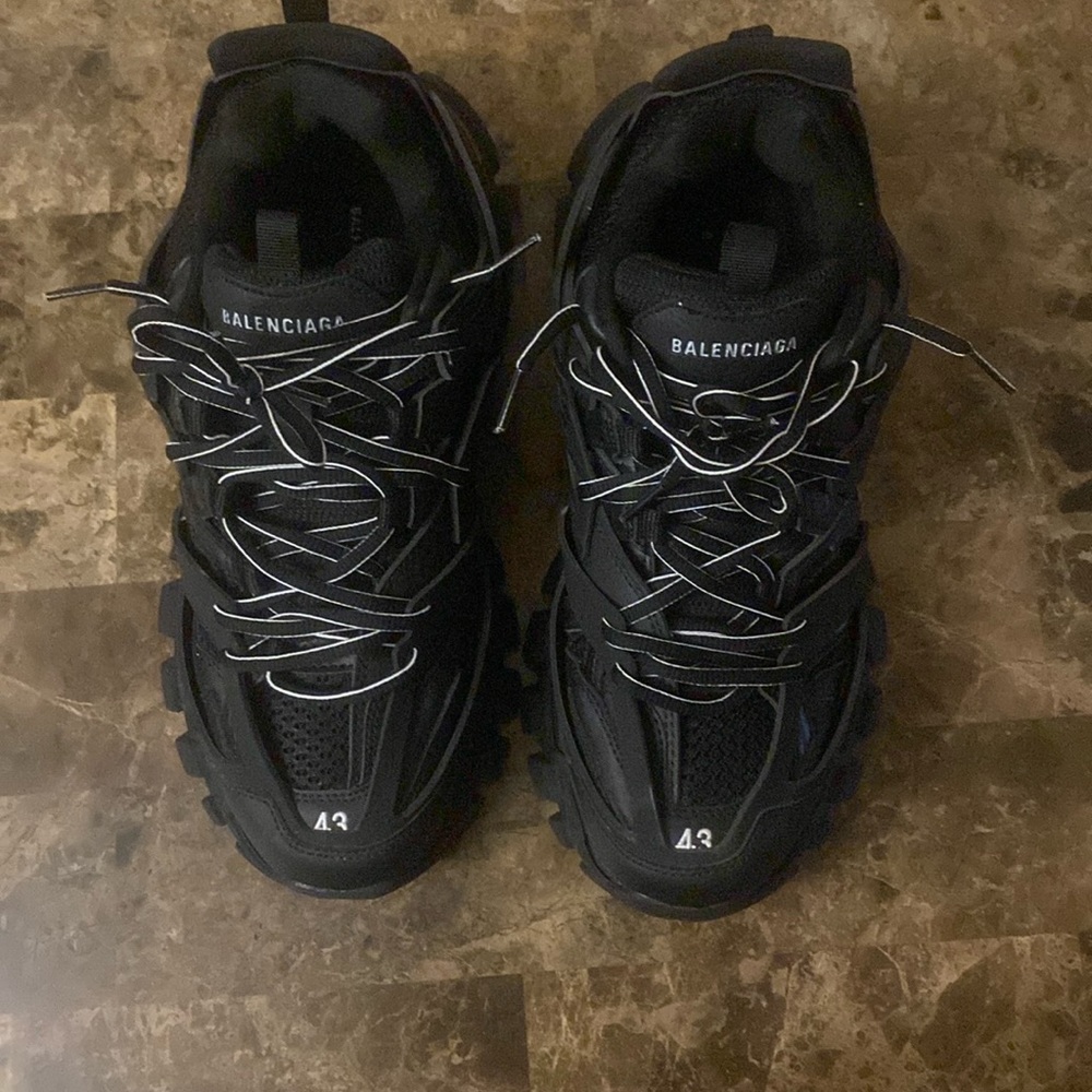 Balenciaga Sneakers βTriple blackβ - Picture 1 of 3